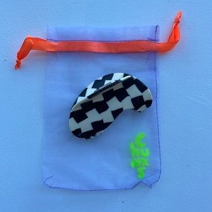 Chunks Black/White Checkered Claw Clip (discontinued design)